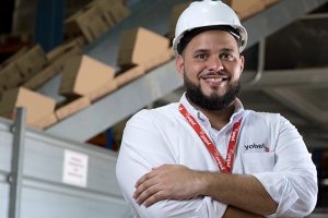 01_Manufactura_Courier_Header_Yobel_SCM_Republica_Dominicana_Logística_Supply_Chain_Management_Manufactura_Transporte